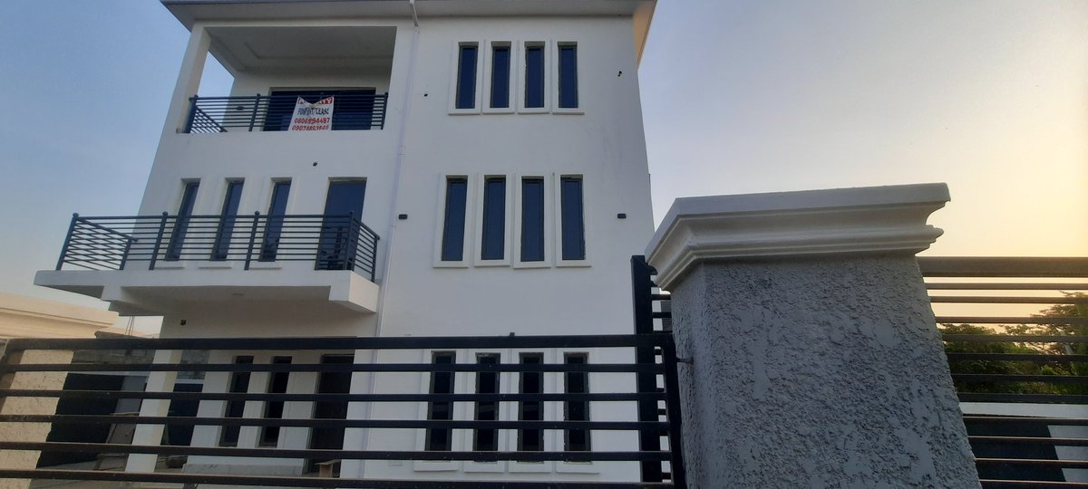 habilli's tweet photo. 7 bedroom duplex with a room Bq,3 parlours,all rooms ensuite with kitchen, store and visitor's toilet,commercial Office,bank,hospital, restaurant,supermarket,shared office.Location is Gwarimpa by setraco gate facing the kubwa expressway. Rent is 12m per annum
#atiku #tinubu #obi https://t.co/b6DVOqXYFA