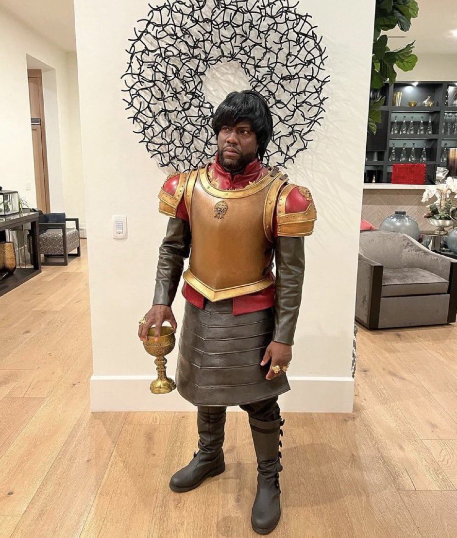 stillnotziora's tweet photo. lord farquaad when he saw who stole his girl: https://t.co/RZhdSYlofB