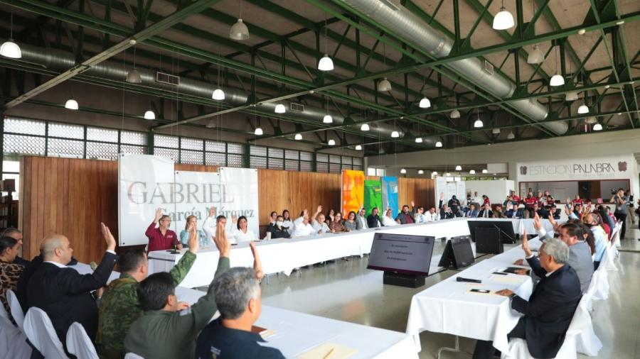 Toman #protesta a integrantes del Consejo Municipal de Protección Civil, en Nuevo Laredo, Tamaulipas, con el objetivo de prepararse para brindar protección a los ciudadanos y sus bienes, ante posibles siniestros o desastres bit.ly/3IBR6UU @notigape @Gob_NuevoLaredo