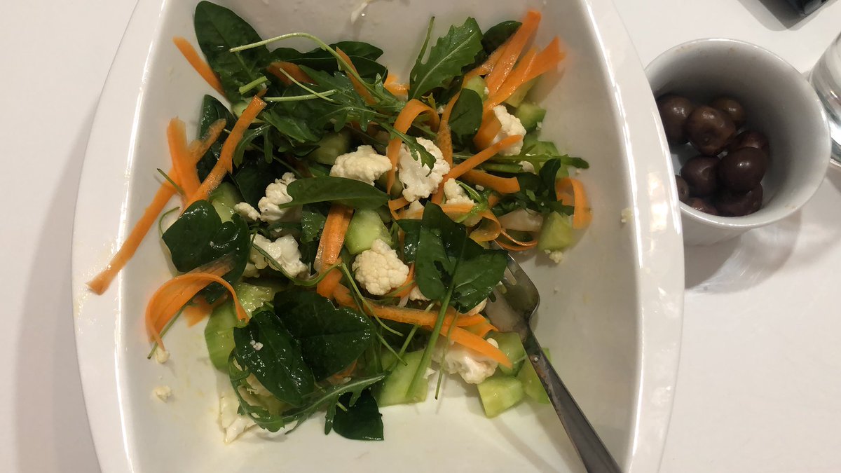 За друго не сум стрвна ама за салата од кревет станувам, да не ми текне 😁😁😁🤦🏻‍♀️