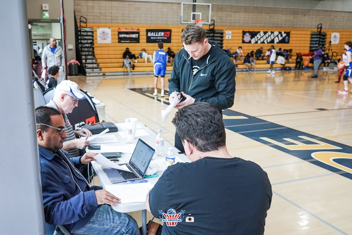 SaturninoPhotos's tweet photo. Pangos JR All-American Camp 2023
@PangosAACamp #Pangosjrallamericancamp #dreamBig #RiseAboveThemAll #nbnmagazine #spalding #Fullctpress #proinsight #middleschoolbasketball #Saturninophotography https://t.co/x0hWyRu1yb