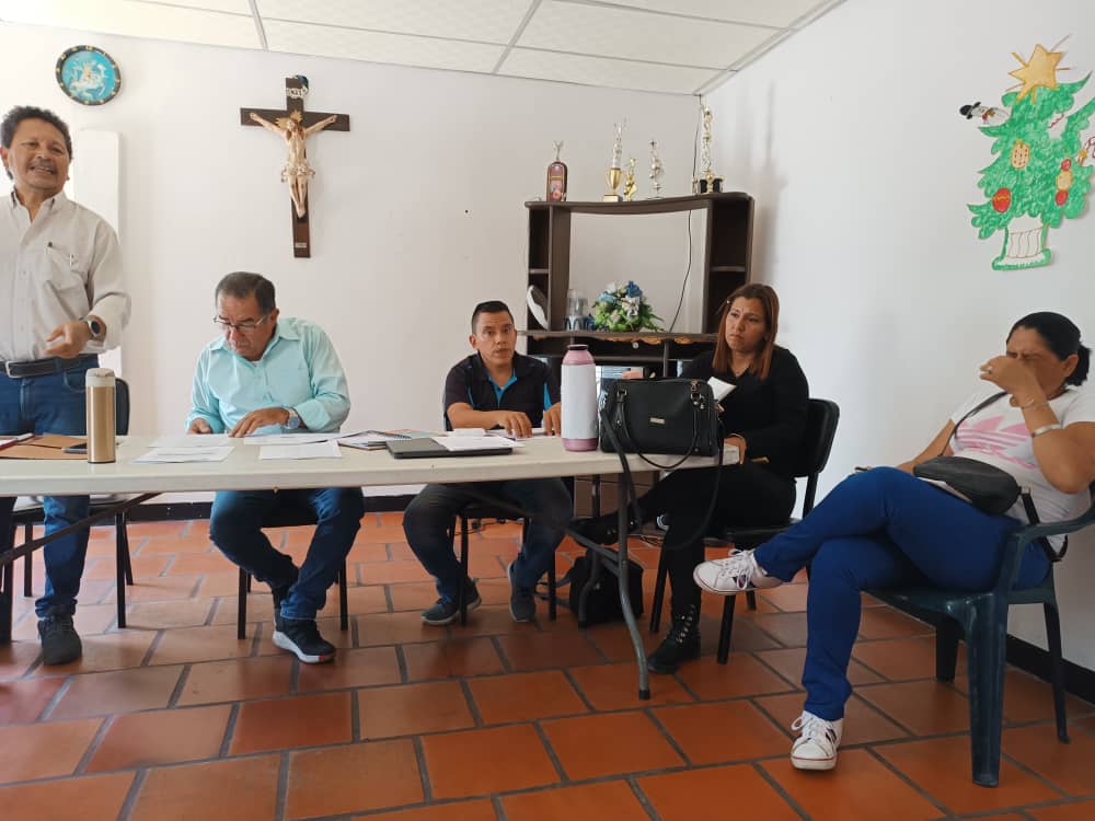 PsuvFF's tweet photo. Se desarrollo reunión de abordaje en el marco del despliegue territorial del @PartidoPSUV
Con el acompañamiento de @EddiLugo
@josezambrano
@NicolasMaduro 
@FreddyBernal
@hayllychacon
@PSUVTachira https://t.co/u66rs6lroa