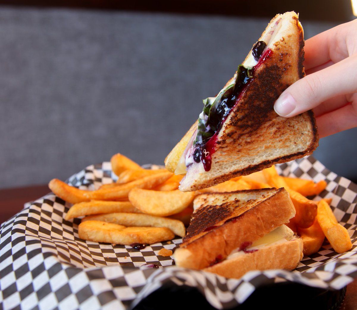 ChelosBarGrille's tweet photo. An unexpected food combination that's actually delicious➡️Blueberry and Brie Grilled Cheese 🫐🧀
.
.
.
#Rhodyeats #Chelos #rirestaurants #rifood #rhodeislandfood #foodie #rhodeisland #food #lunch #picoftheday #foodpics #brie #grilledcheese #blueberry #blueberrygrilledcheese https://t.co/xLLAXIjJNu