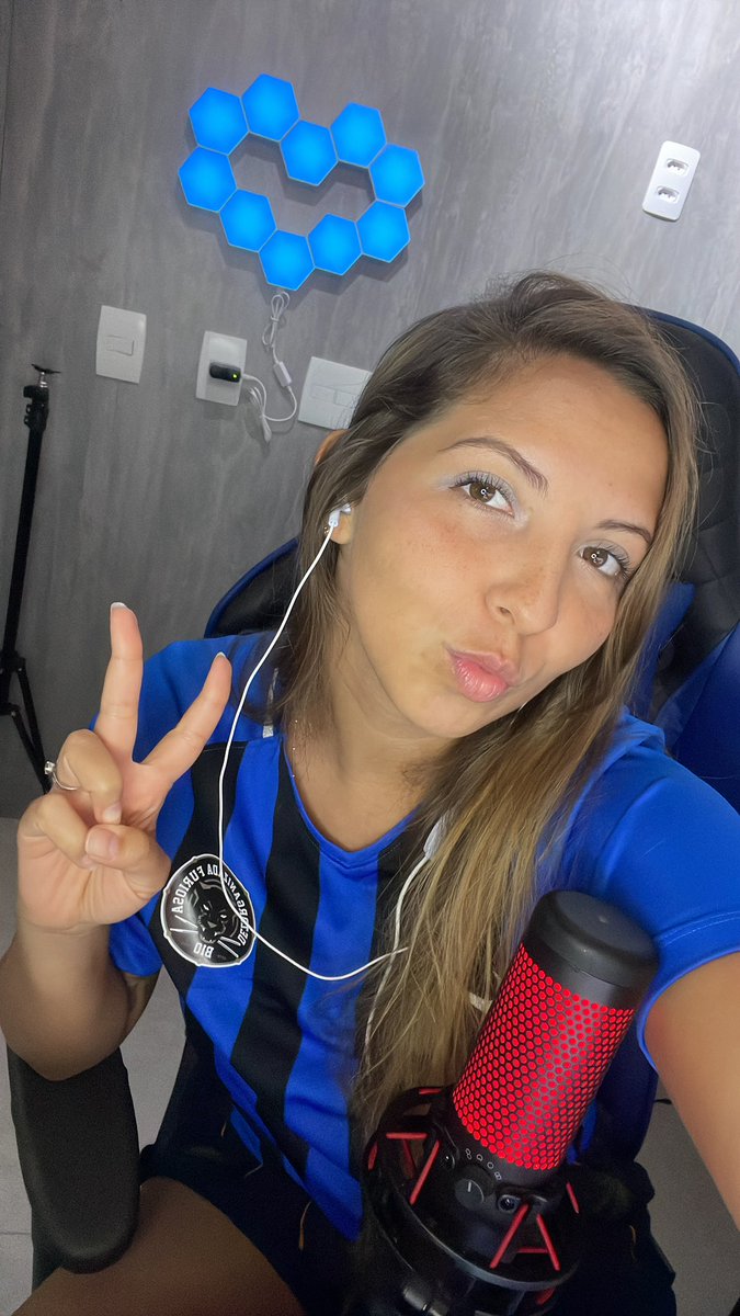 ullynda_'s tweet photo. Vamooo!! Vem pro #faladelas @dez_organizada https://t.co/gV0VvpUfZ2
