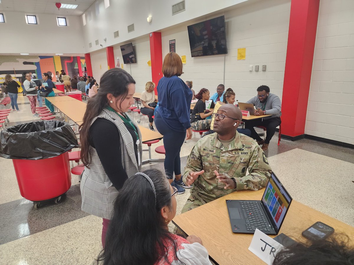LSimmons1920's tweet photo. WE recognize the critical importance of parents and teachers in the life of a child. What a wonderful, productive parent-teacher conference night at Tri-Cities High School. @LettMeLeadTC @DrTamaraCandis @TricitiesAp @carmena_woods @educatorLocke @EvansShondra https://t.co/fmOkycR3IP