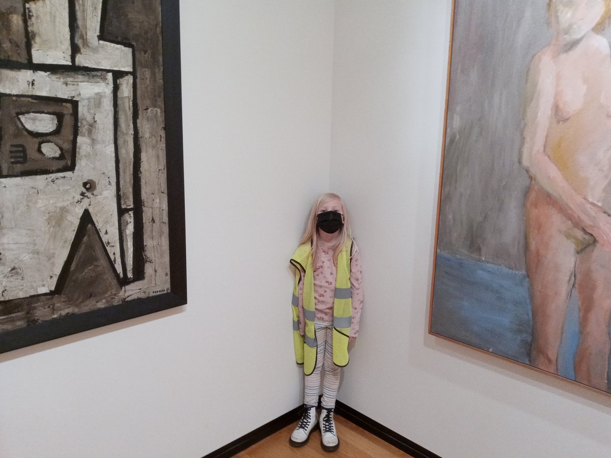 VennAcademyPDX's tweet photo. Field trip to Portland Art Museum just before the snow and ice hit! https://t.co/YZam7yrQw1