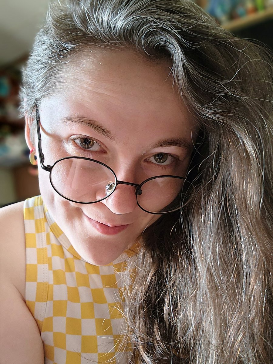 So I'm getting on the bandwagon 😁 Fursuit vs. Owner🙃
Also, this is how to find me at #TFF2023