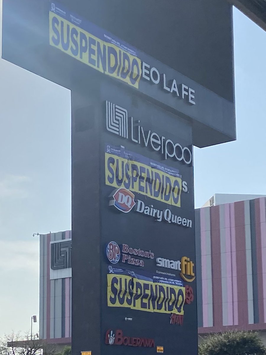 SoyDeSanNicolas's tweet photo. ❌ @GobSanNicolas coloca estos sellos de SUSPENDIDO a la pantalla publicitaria de Paseo La Fé #SanNicolas 👀 aseguran que tiene irregularidades y por eso está suspendida, la plaza tendrá que poner sus permisos en regla si no podrían hasta quitarla, a ponerla en orden multimedios https://t.co/Dpr7LOTBV1