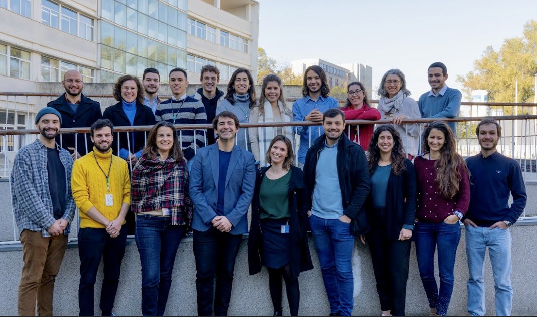 Lab photo 2023: team work makes the dream work :)