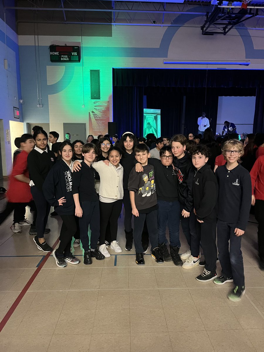 Hier, les élèves de 6e année de @eeclpp ont vu et écouté @leflofranco à l’EIC Renaissance. On pouvait sentir l’énergie dans l’air! <a href="/cscmonavenir/">Csc MonAvenir</a> @elevesconseillerscscmonavenir @conseil_des_parents_de_lpp @escrenaissance #leflofranco #lpp #rapfrancocan #rapfrancophone