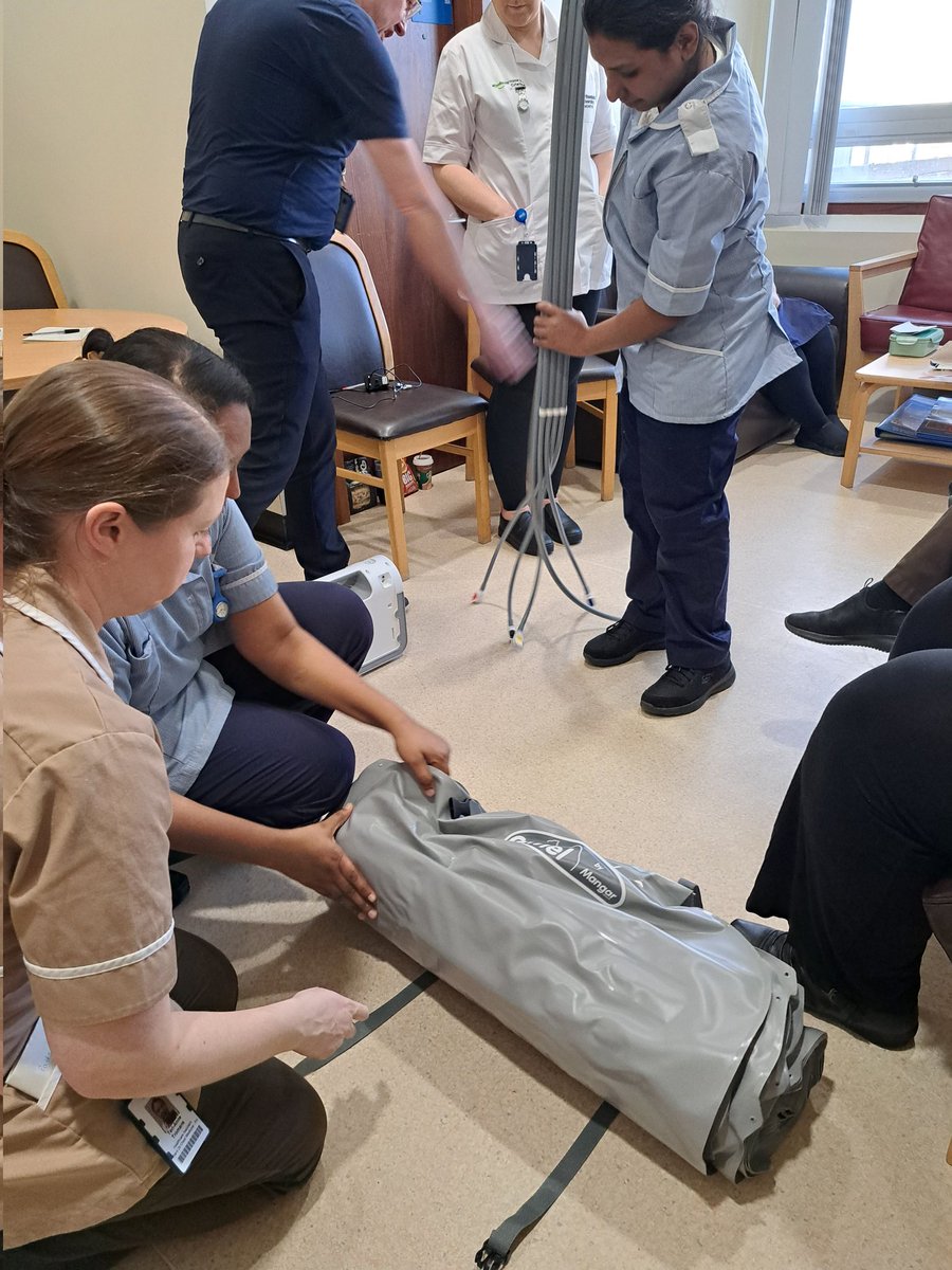 Ward_29_nuth's tweet photo. Moving and handling training. Promoting harm free care on ward 29. @NewcastleHosps #NHS https://t.co/4sjnbwLj1b