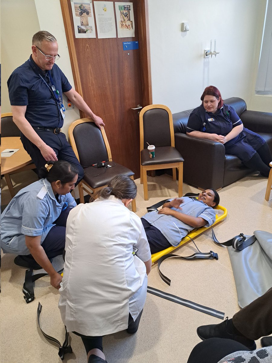 Ward_29_nuth's tweet photo. Moving and handling training. Promoting harm free care on ward 29. @NewcastleHosps #NHS https://t.co/4sjnbwLj1b