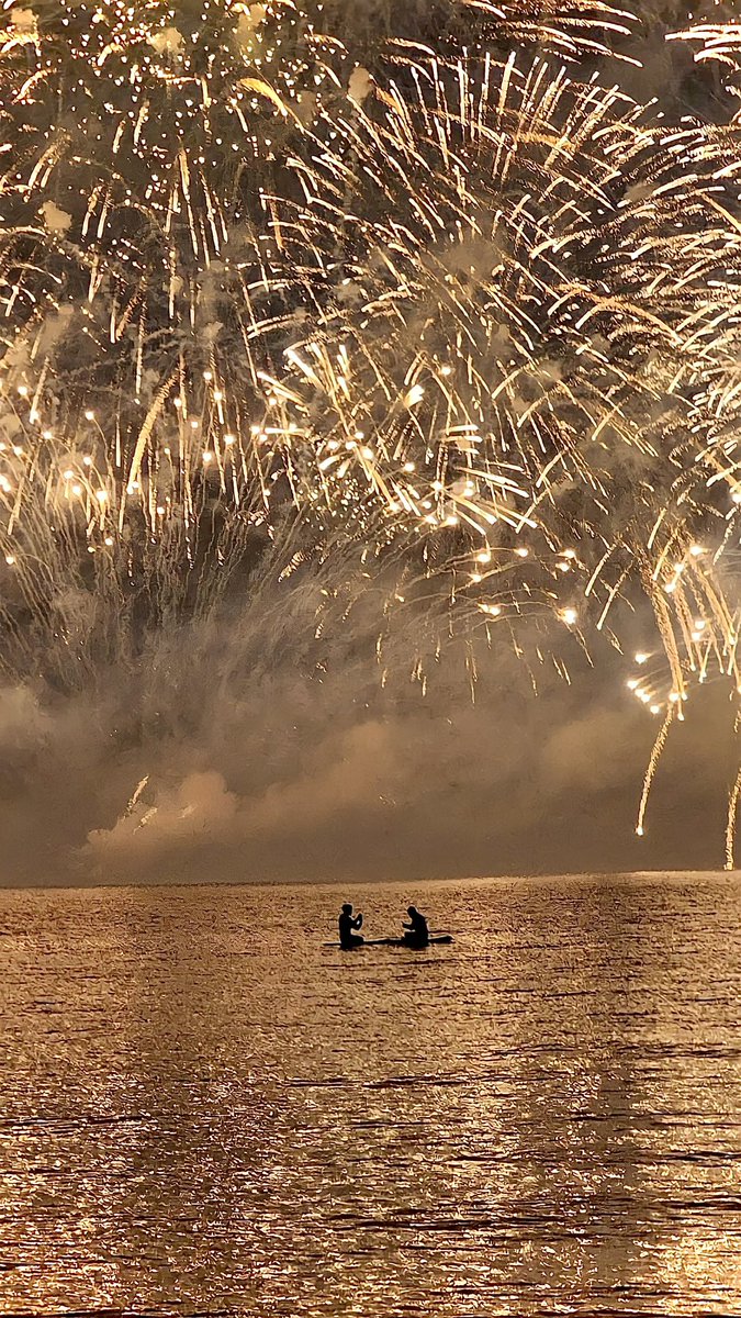 aL_ReFa3e's tweet photo. بالنسبة لي أجمل صورة للاحتفالات 
اللي صورها مبدع 
اللي يعرفه يقوله براڤو 👏🏻👏🏻 https://t.co/tcgGFCgrLa
