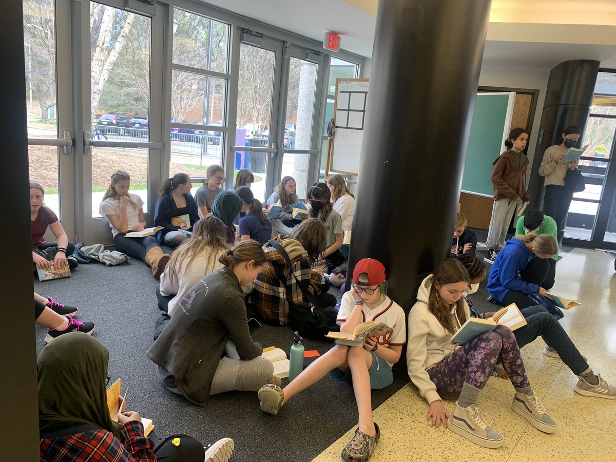 GunstonLibrary's tweet image. Today was an amazing day hosting the All-TAB author visit with @kellyyanghk. Thank you so much to @APSLibrarians @ArlingtonVALib for making it all possible and @GuMS_Principal for welcoming everyone to our Gunston Garden. 💜💙