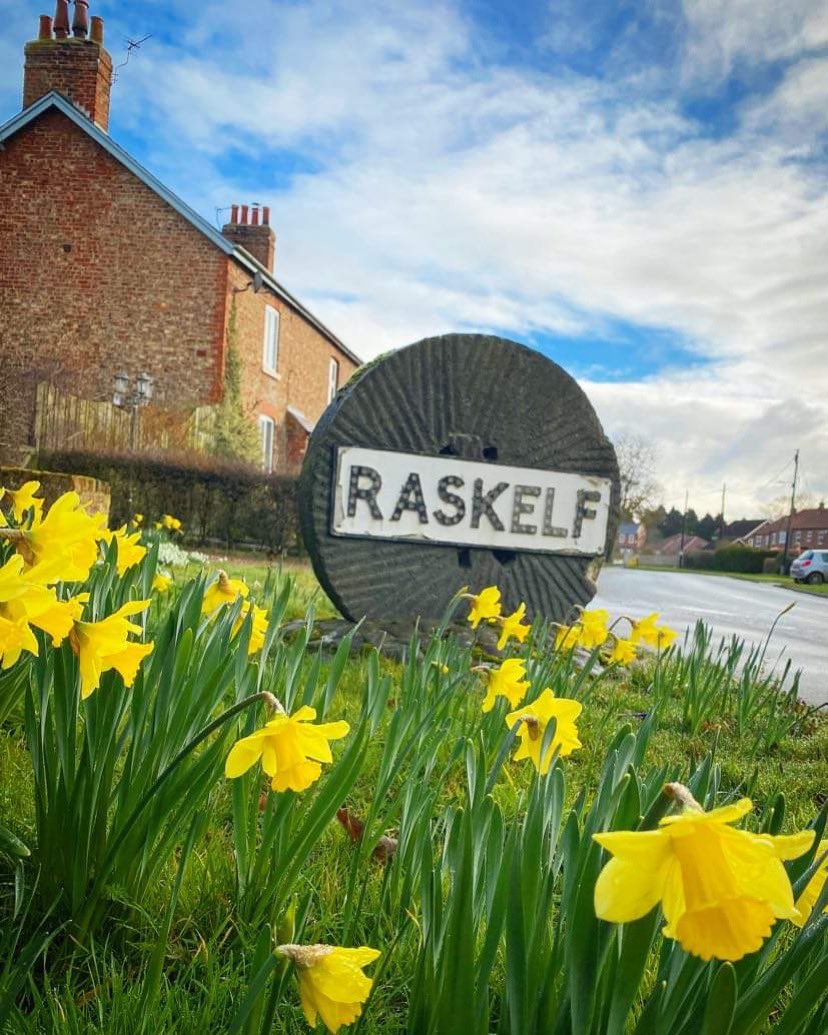 We don’t want to jinx it but it looks like spring is in the air. We have so much happing at the pub this year. Watch this space for all the News! 

Photo credits goes to the Landlady.

#spring #publife #villagelife #raskelf #northyorkshire #oldblackbullraskelf