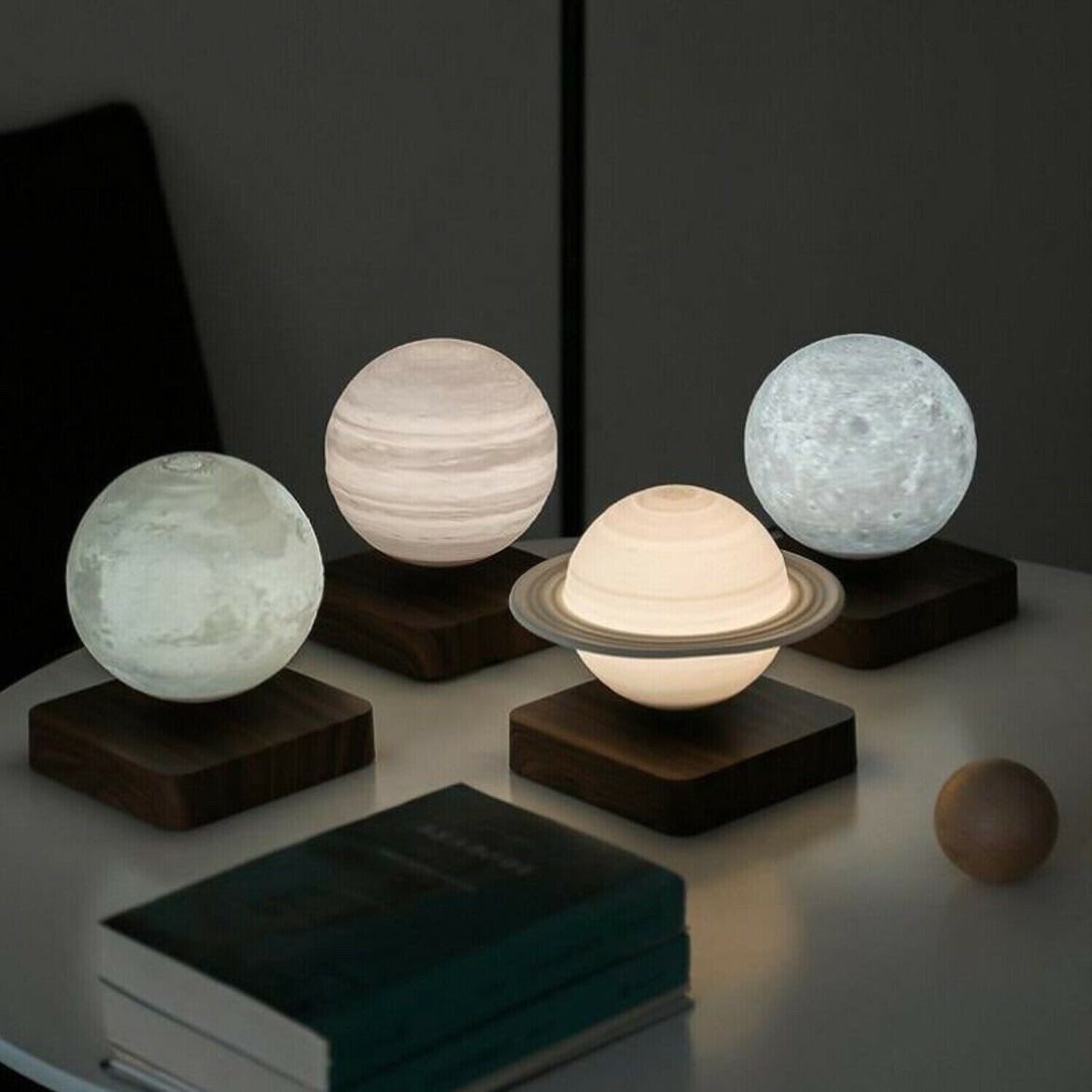 M1ONLOVER's tweet photo. Levitating Moon Lamp https://t.co/4icyxtl3Sj