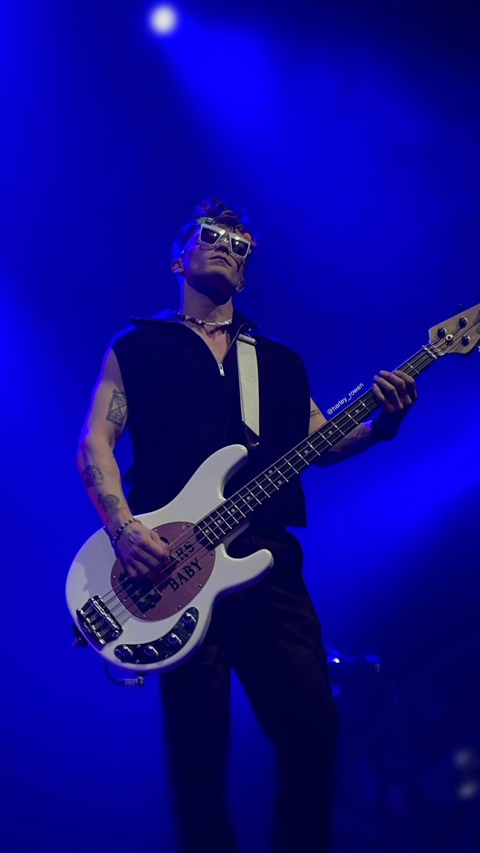 harley_rowen's tweet photo. I can’t put into words how unreal tonight was. After seeing the Vamps live almost 40 times, tonight has to be one of the best Vamps shows I’ve been to. Thank you @TheVampsband for another incredible night. Roll on Amsterdam tomorrow!! 😁 #TheVamps #TheVampsGreatestHitsTour https://t.co/ux35HFCFsB