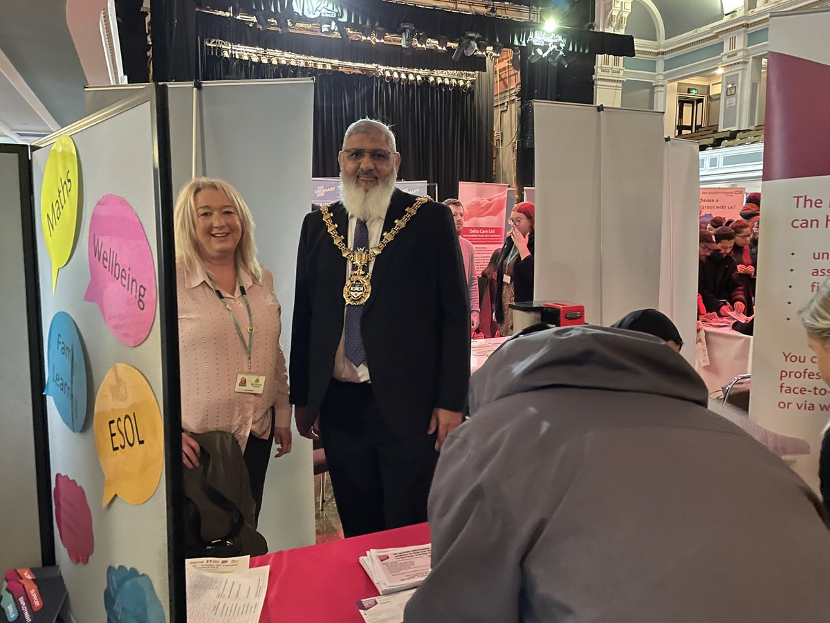 BwDAdultLearn's tweet photo. What a success our Jobs &amp; Skills Fair was!

850 people came along to talk to over 50 local employers to find out about vacancies and learning opportunities that will help them get the jobs they want. Some people even received job offers on the day!

Thank you to all who took part https://t.co/wLYrJYq1CM