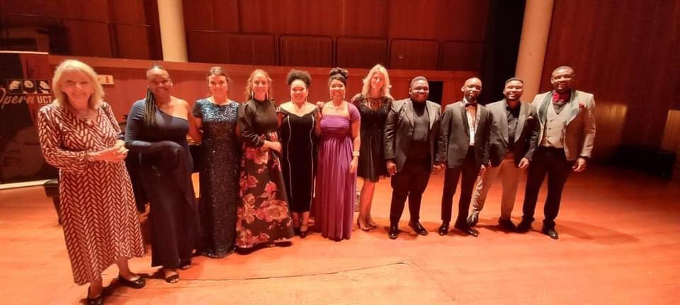 OperaUct's tweet photo. Last night’s FoCTO Bursary Competition was another stunning example of FoCTO's generosity and support. Well done to all our fantastic singers and congratulations to the winners, Sakhumzi Martins, Christine Bam, Lauren Pharaoh and Vuyisa Xipu!
#OperaUct #uctopera #youngsingers https://t.co/77PMoPXkoU