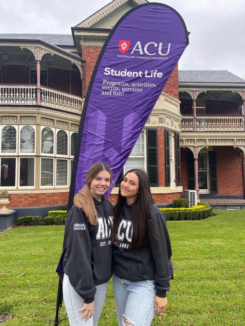While we are already in Week 6, many girls from the Class of 2022 have just started their university careers in the last week. Ella and Lucy are already looking right at home at the Strathfield Campus of <a href="/ACUmedia/">Australian Catholic University</a>, even rocking their ACU hoodies! <a href="/TaniaCairns/">Tania Cairns</a> #fromChisholmtoACU
