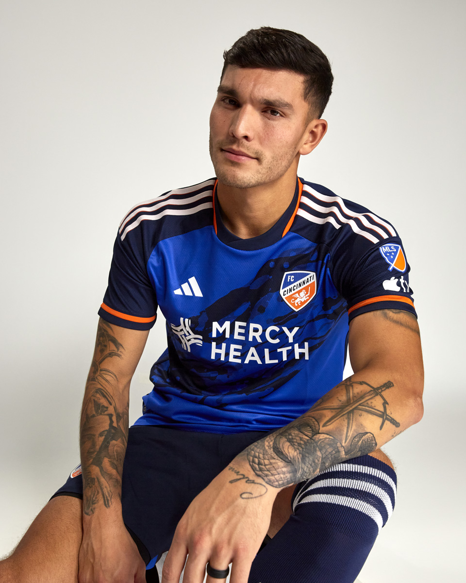 kitstownJP's tweet photo. 🌊
adidas × FCシンシナティ 2023-24 シーズンの新1stユニフォーム！

#FCシンシナティ #FCCincinnati 
#アディダス #adidasFootball 
#ユニフォーム #サッカー #フットボール #uniform #football #soccer 
#キッツタウン #kitstown https://t.co/tXcUOiMgKr