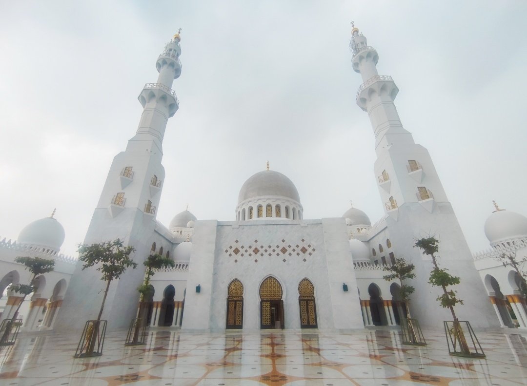 oke_baee's tweet photo. @tanyarlfes Masjid Sheikh Zayed Surakarta sudah di buka jg untuk umum https://t.co/VG0v5bXd01
