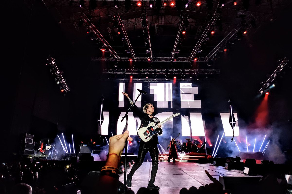 Agencia_Andina's tweet photo. 📸 Las populares bandas Mötley Crüe y Def Leppard llegaron a Perú como parte de su gira “The World Tour”, ofreciendo un espectáculo inolvidable para sus fans en el estadio de San Marcos. Mira la galería completa aquí👉https://t.co/TENxb5fqr8 

Foto: ANDINA/@Rigorikardo5 https://t.co/jV8a7cy1qF