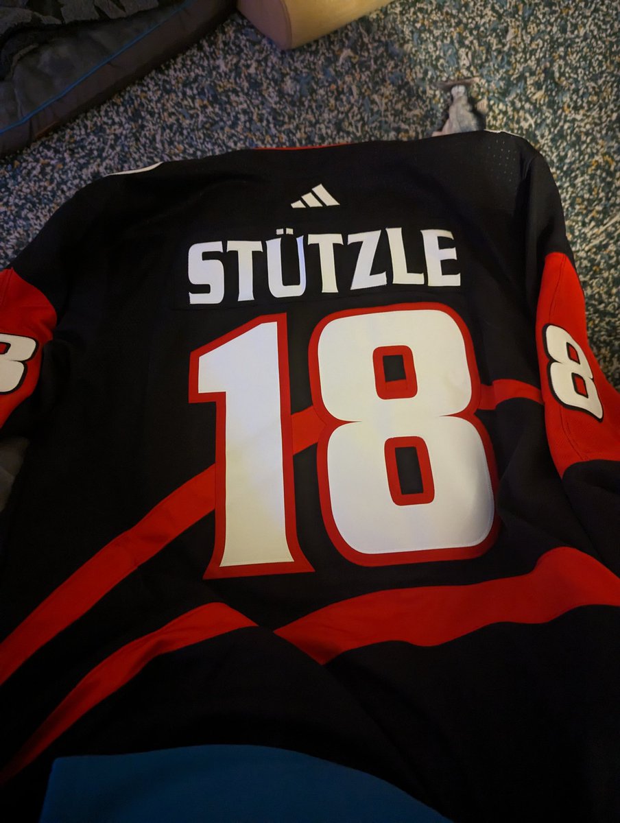 stryke_24's tweet photo. @daverooneyca I was inspired after that first period tonight to finally buy a new Jersey https://t.co/c7UknBgdvw