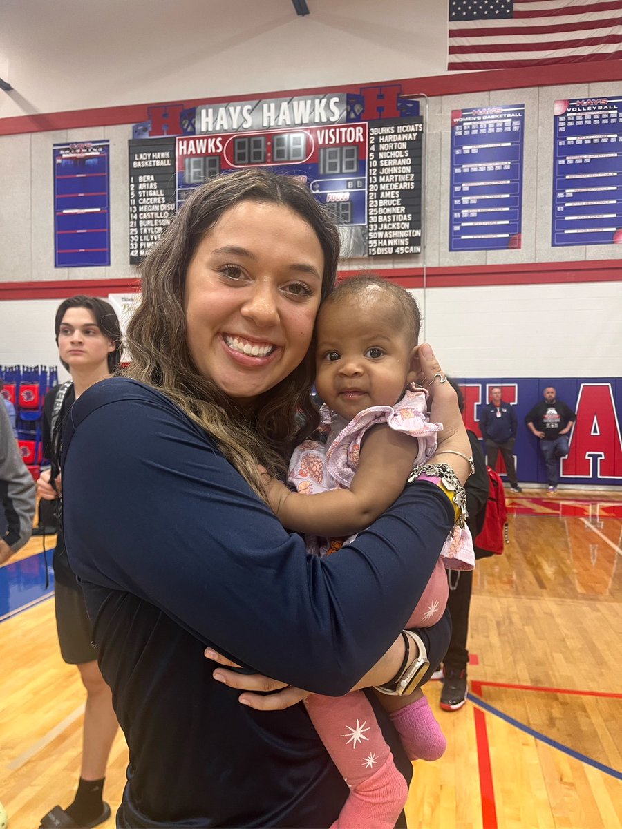 Came out to support @HoopsVmhs and got to see my favorite lil’ queen👑 #WhatANight #Round4 #EETEDT