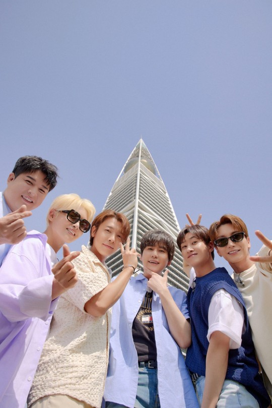 SM confirms #SuperJunior is filming new travel variety show 'Knight of the Lamp' in Saudi Arabia. No details on broadcast date yet, but #Leeteuk #Shindong #Donghae #Eunhyuk #Ryeowook &amp; #Kyuhyun are confirmed to join

entertain.naver.com/read?oid=640&a… #KoreanUpdates RZ