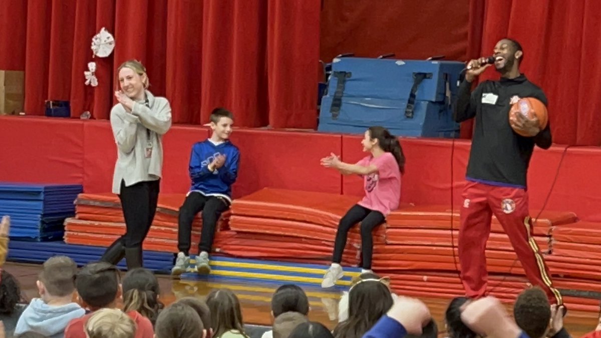 MineolaMS_PTA's tweet photo. Big day around the district! The @HarlemWizards provided a free assembly to all our elementary aged kiddos and it was super fun! #MineolaProud to say we have the best teachers. 🏀  Can’t wait for game day, 3/30! https://t.co/eClniFaNKT