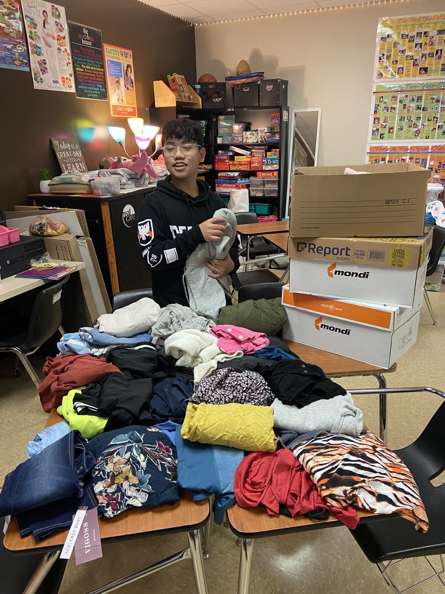 DobieFcs's tweet image. TAFE President, Nhan sorting through the donations for the Women &amp;amp; Children’s shelter. Thank you @dobiewec club for partnering with TAFE &amp;amp; all the members who donated! Great job! 

#PISDCTE
#PISDCTEMonth2023
#PISDCTEAIIStars
#dobiecte
#dobietafe 
#futureeducators