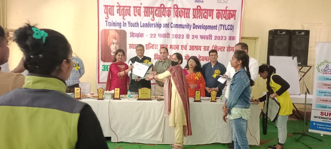 BijnorNyk's tweet photo. Certificate and bag distribution on the closing ceremony of TYLCD prgm by NYK Bijnor.
#TYLCD
@nyksindia @YASMinistry @dmbijnor @ianuragthakur @arunednyks https://t.co/rRsJb3mxgu