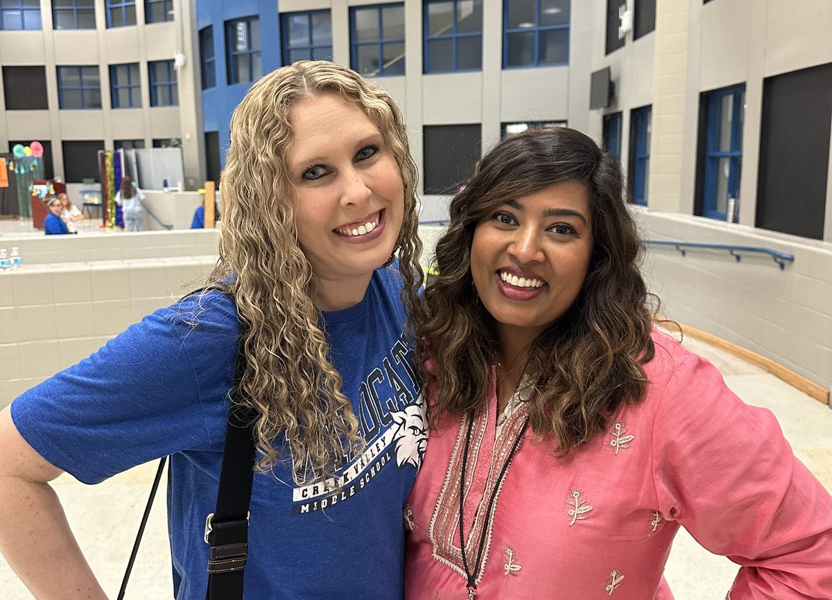 ShannonSEverett's tweet photo. My former teacher heart is full 💙🐾 https://t.co/CYpuL9NpJB