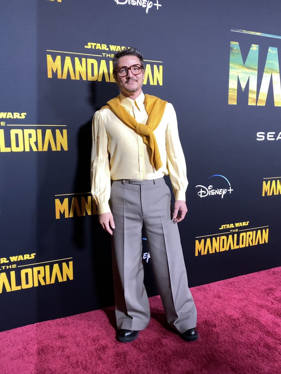 themandalorian's tweet photo. This is the Way. Pedro Pascal on the red carpet. #TheMandalorian https://t.co/HQKwMopr06
