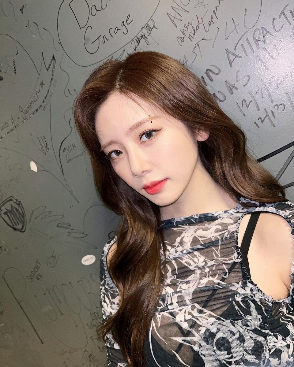 jiuthinking's tweet image. SHE'S INSANE I CANTTTTTTT