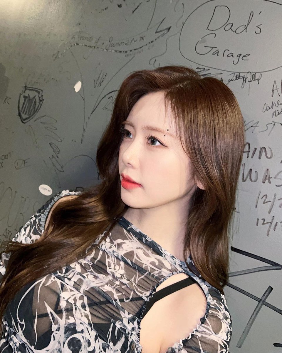 jiuthinking's tweet image. SHE'S INSANE I CANTTTTTTT