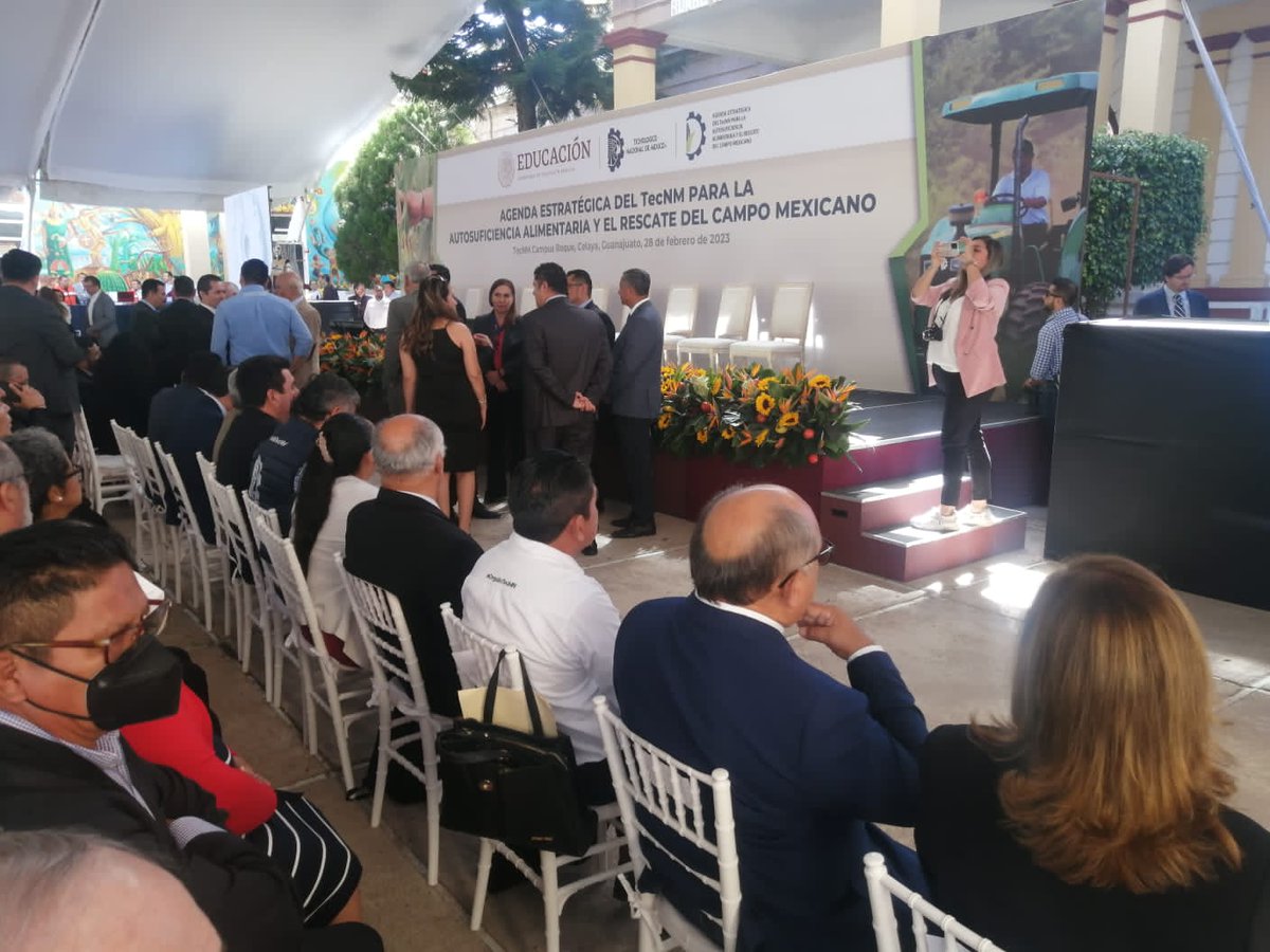 campogobgente's tweet photo. René Sánchez director general de la sociedad rural, asistió en representación de nuestro Secretario @Paulo_Banuelos a la Presentación de la Agenda Estratégica para la Autosuficiencia Alimentaria y el Rescaté del Campo del @TecNMRoque. https://t.co/hvqoPkQKTC