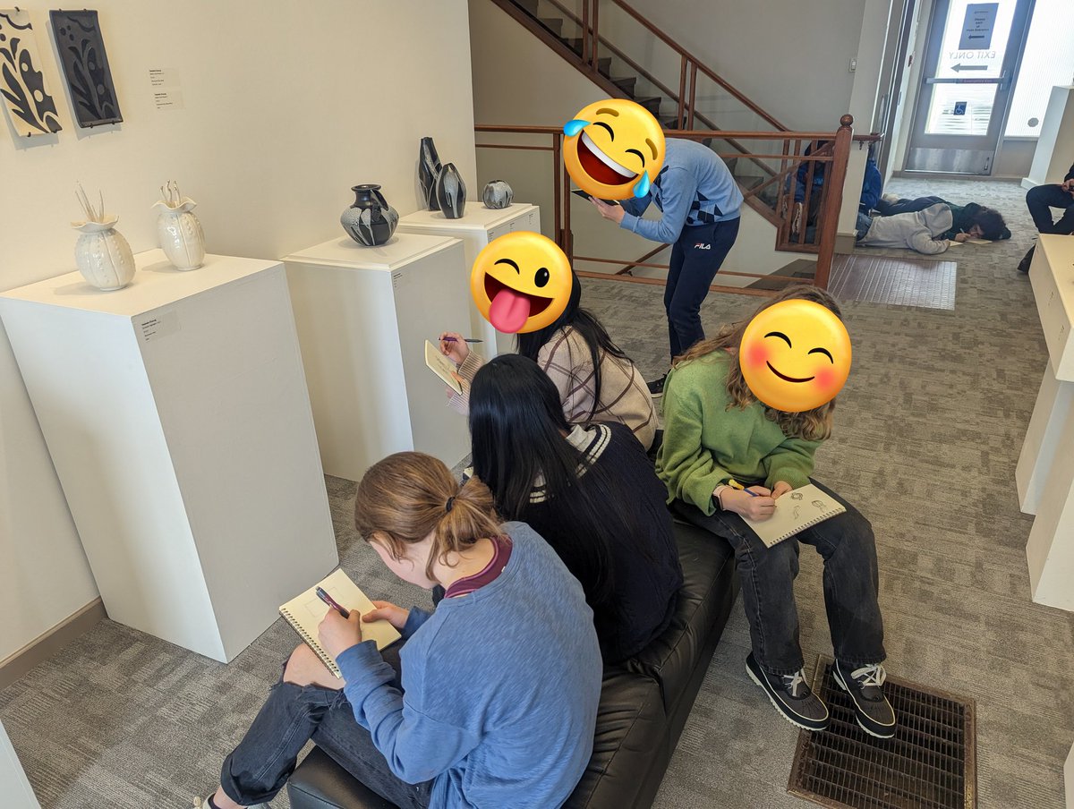 mme_aleblanc's tweet photo. Div 3 @43moody ventured out in the snow to enjoy the excellent galleries @pomoarts this morning. Students were inspired by all the displays during our sketching time. 😍 https://t.co/yBlu2VzKuj