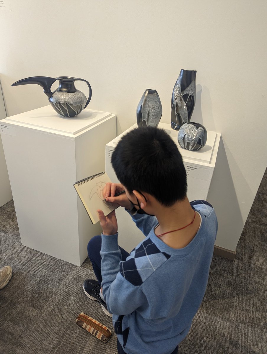 mme_aleblanc's tweet photo. Div 3 @43moody ventured out in the snow to enjoy the excellent galleries @pomoarts this morning. Students were inspired by all the displays during our sketching time. 😍 https://t.co/yBlu2VzKuj