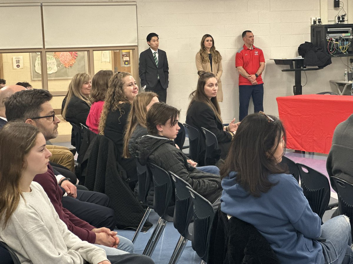 mattgct's tweet photo. What a great evening for our community members learning about our Business Program At South Side! Thank you to @RVCChamber for their support and encouragement and partnership! @South_Side_DECA @south_sidebus @southsidemock @pat_walshEDU @RVCSchools @PtaSshs https://t.co/SGY3UNpTRA