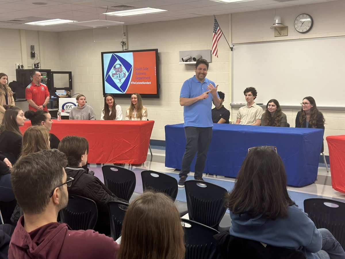 mattgct's tweet photo. What a great evening for our community members learning about our Business Program At South Side! Thank you to @RVCChamber for their support and encouragement and partnership! @South_Side_DECA @south_sidebus @southsidemock @pat_walshEDU @RVCSchools @PtaSshs https://t.co/SGY3UNpTRA