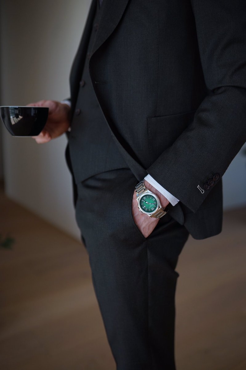 EXQUISITE_LUXRY's tweet photo. Striking #Green dial on this gent’s steel sports watch by @Emile_Chouriet available at our online shop 
https://t.co/3XBF6skKJD 

#Green #GreenNight #loveisland #FACup #IREvFRA #Ireland #NZvENG #NorthernIreland #GreenDay #Swiss https://t.co/gJtP52rICx