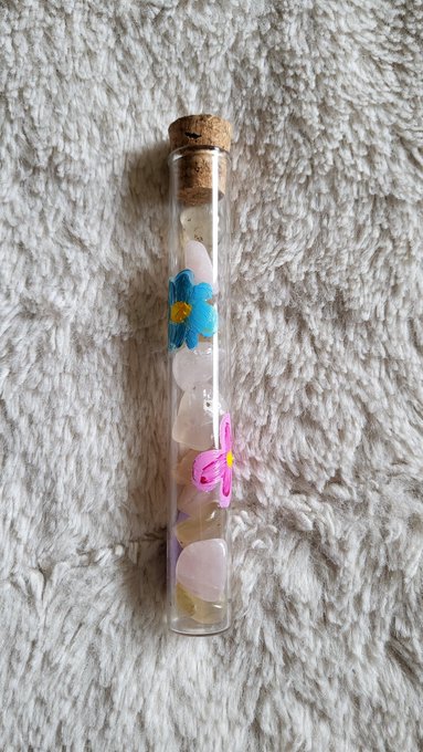 Crystals in handpainted glass vial 🌸 #selling #ebay #crystals #flowers https://t.co/rHTJySm1Xl<a href="/tag/selling"class="tags">#selling</a><a href="/tag/flowers"class="tags"><span>#flowers</span></a><a href="/tag/crystals"class="tags"><span>#crystals</span></a><a href="/tag/ebay"class="tags"><span>#ebay</span></a>