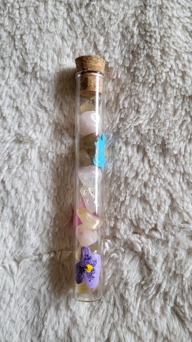 Crystals in handpainted glass vial 🌸 #selling #ebay #crystals #flowers https://t.co/rHTJySm1Xl<a href="/tag/selling"class="tags">#selling</a><a href="/tag/flowers"class="tags"><span>#flowers</span></a><a href="/tag/crystals"class="tags"><span>#crystals</span></a><a href="/tag/ebay"class="tags"><span>#ebay</span></a>