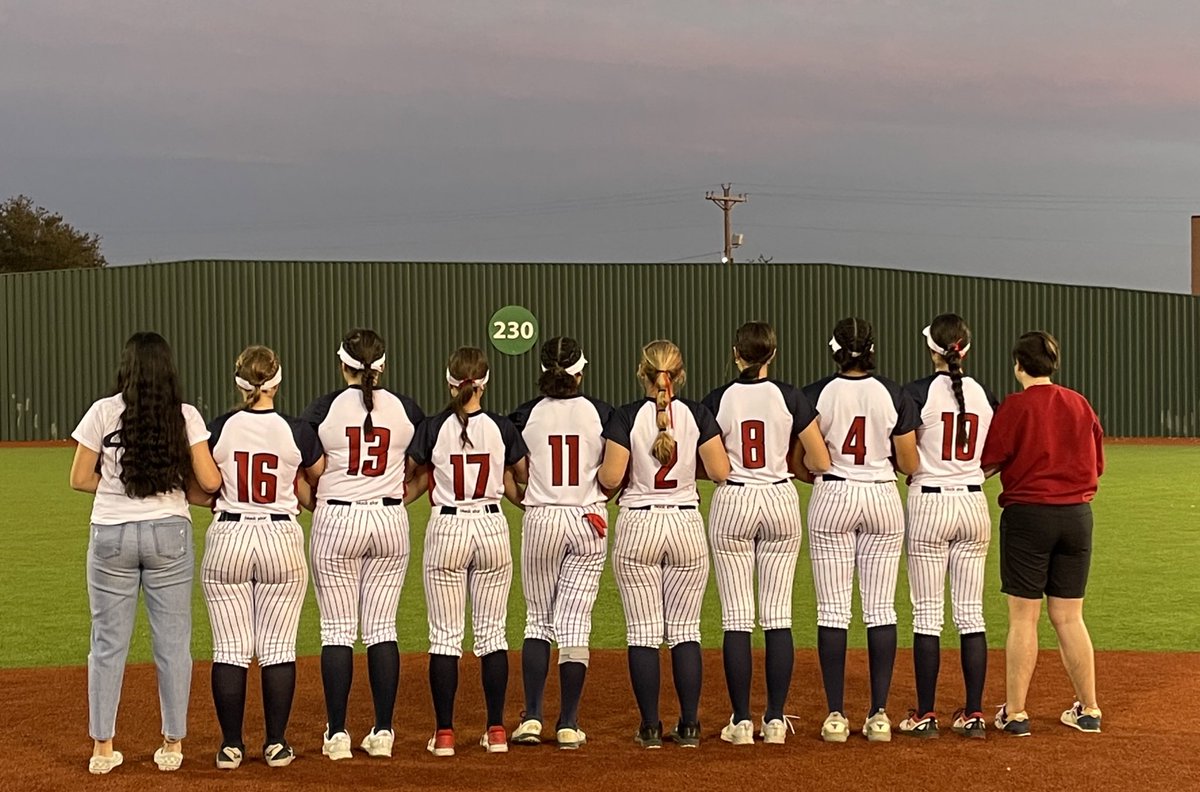 TexanSoftball's tweet image. Thank you seniors for an amazing four years!!! #TFND #Team30 #LeadersLead