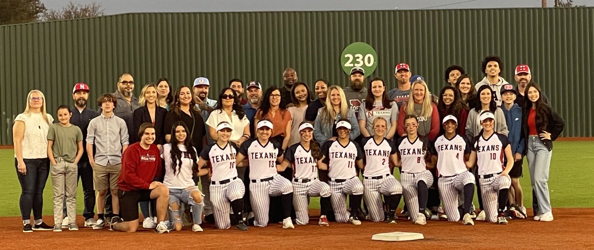 TexanSoftball's tweet image. Thank you seniors for an amazing four years!!! #TFND #Team30 #LeadersLead