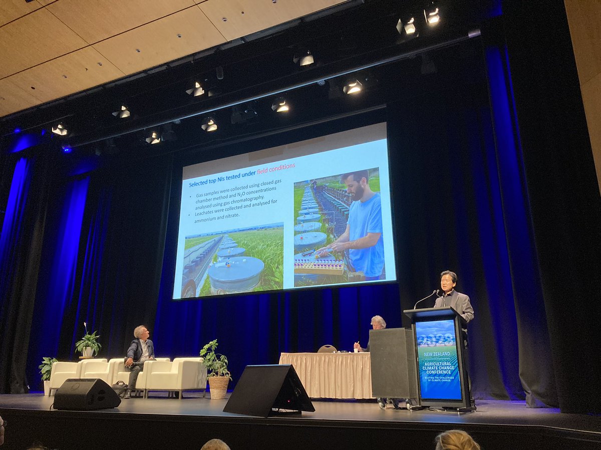 Hong Di talks the audience through the process of selecting and testing potential nitrification inhibitors, kicking off the science sessions at #NZACCC2023 For more NZAGRC-funded science, see nzagrc.org.nz/domestic/