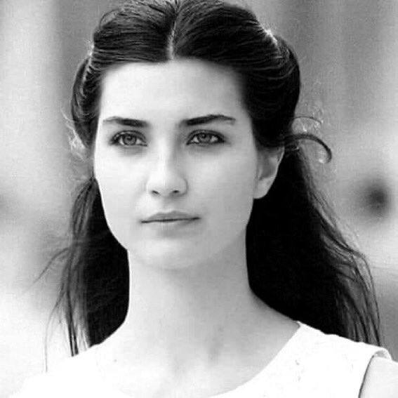 ما اغليت مثلك لا قريب ولا بعيد 
غلاك على كل البشر ماخذ الأوله

وإن خيروني بين روحي و بينك
أنا حياتي كلها رهن عينك