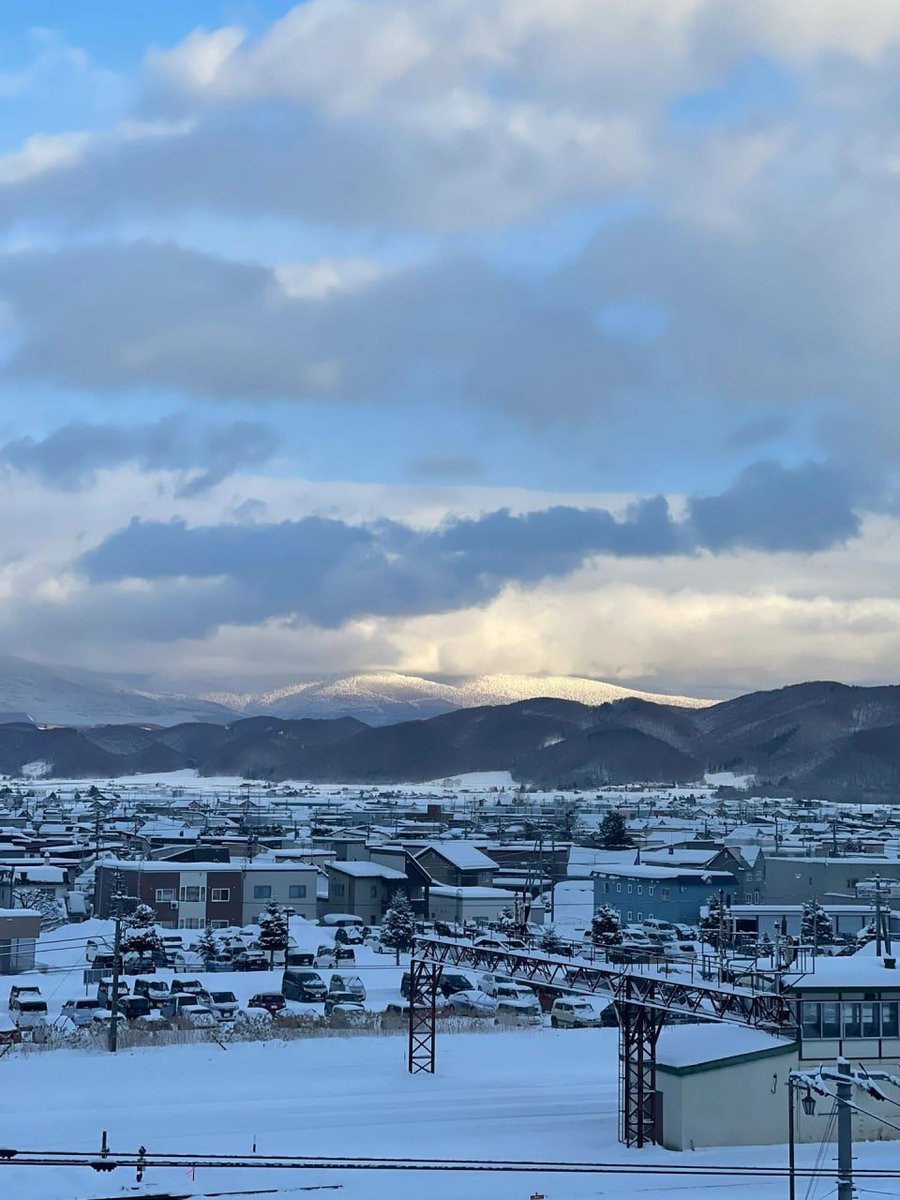 The most beautiful thing is the snowy day, the white streets passing by with you